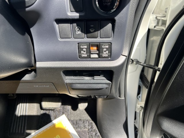 トヨタ ヴォクシー5枚目